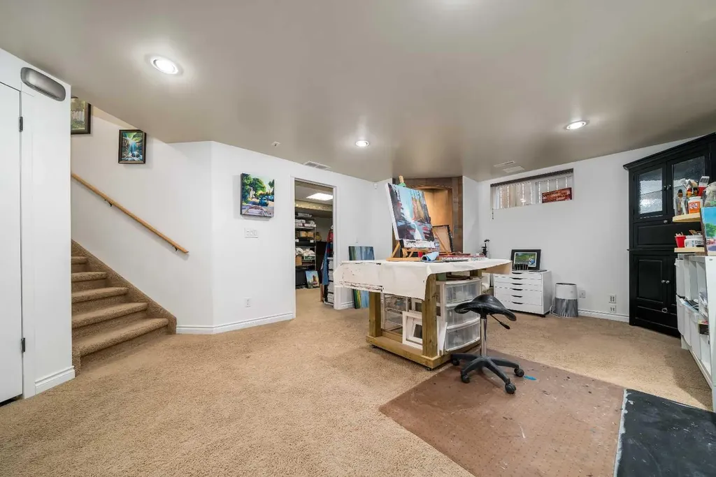 12 Sunrise Court SW Medicine Hat AB T1B 4N5