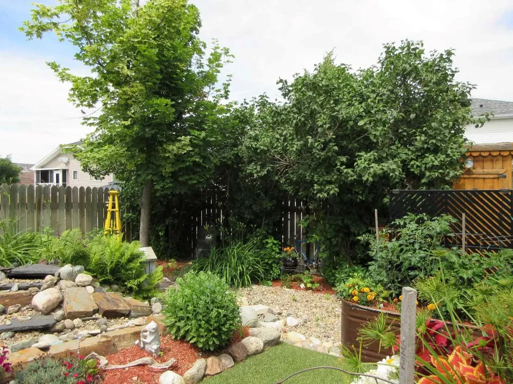 12 Sunrise Court SW Medicine Hat AB T1B 4N5