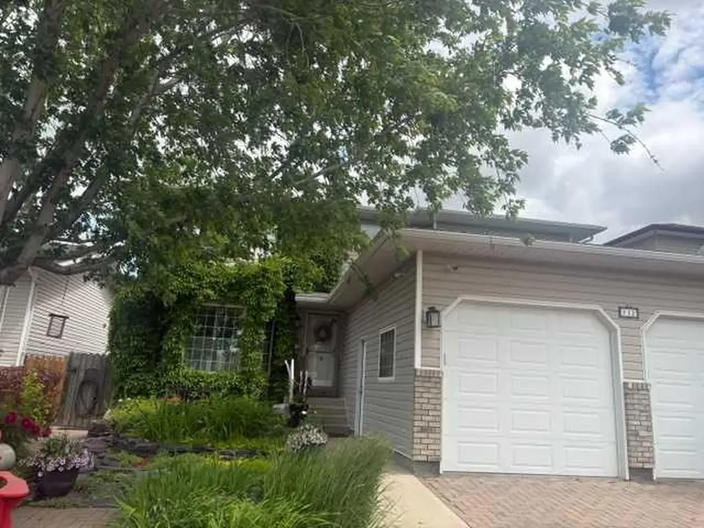 12 Sunrise Court SW Medicine Hat AB T1B 4N5