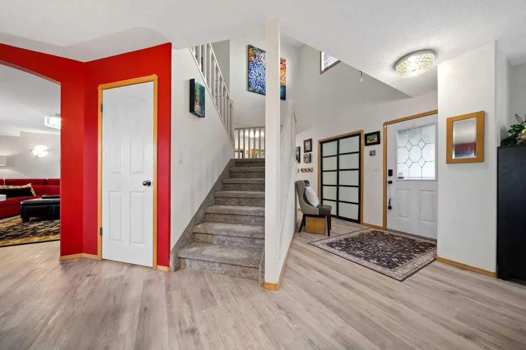 12 Sunrise Court SW Medicine Hat AB T1B 4N5