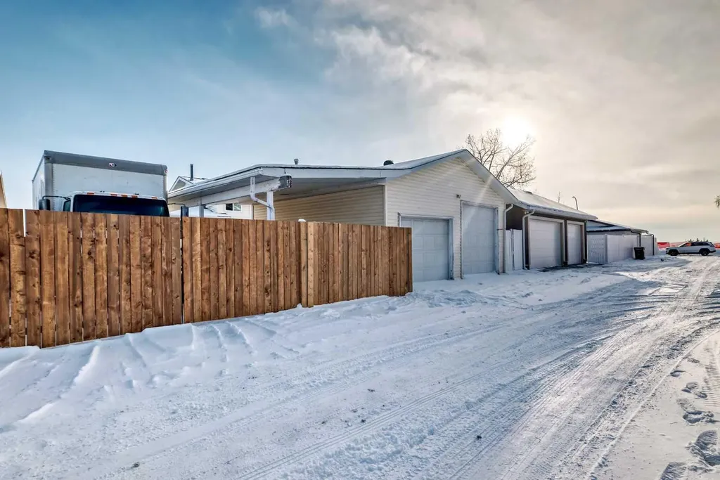 584 Whiteridge Way NE Calgary AB T1Y 2Y5