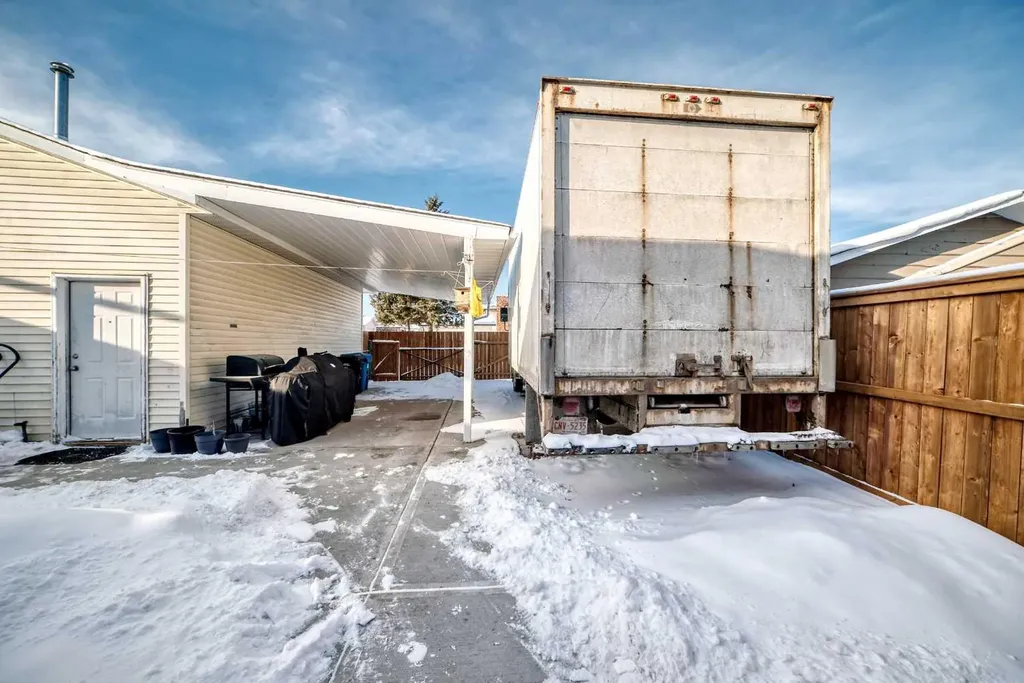 584 Whiteridge Way NE Calgary AB T1Y 2Y5