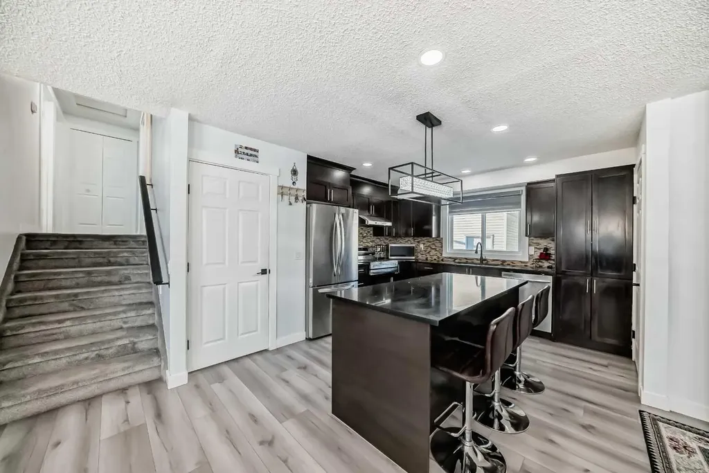 584 Whiteridge Way NE Calgary AB T1Y 2Y5