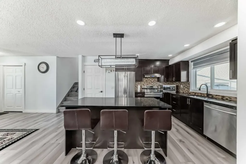 584 Whiteridge Way NE Calgary AB T1Y 2Y5
