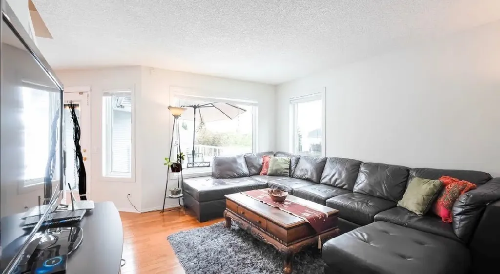 188 Tuscany Valley Drive NW Calgary AB T3L2C2
