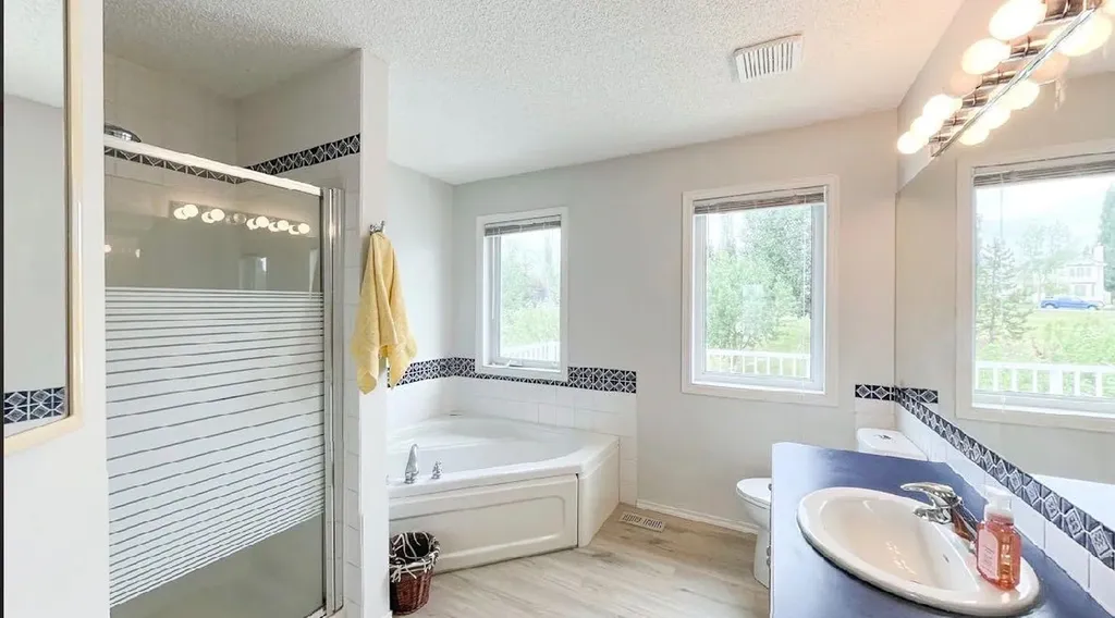 188 Tuscany Valley Drive NW Calgary AB T3L2C2