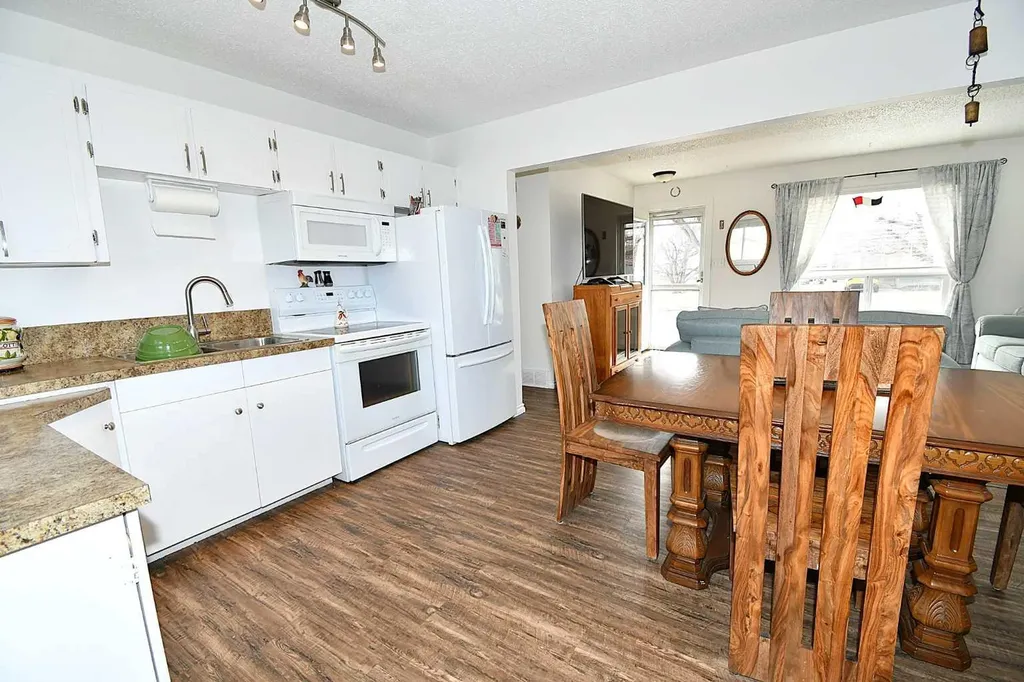 326 3 Avenue Bassano AB T0J 0B0