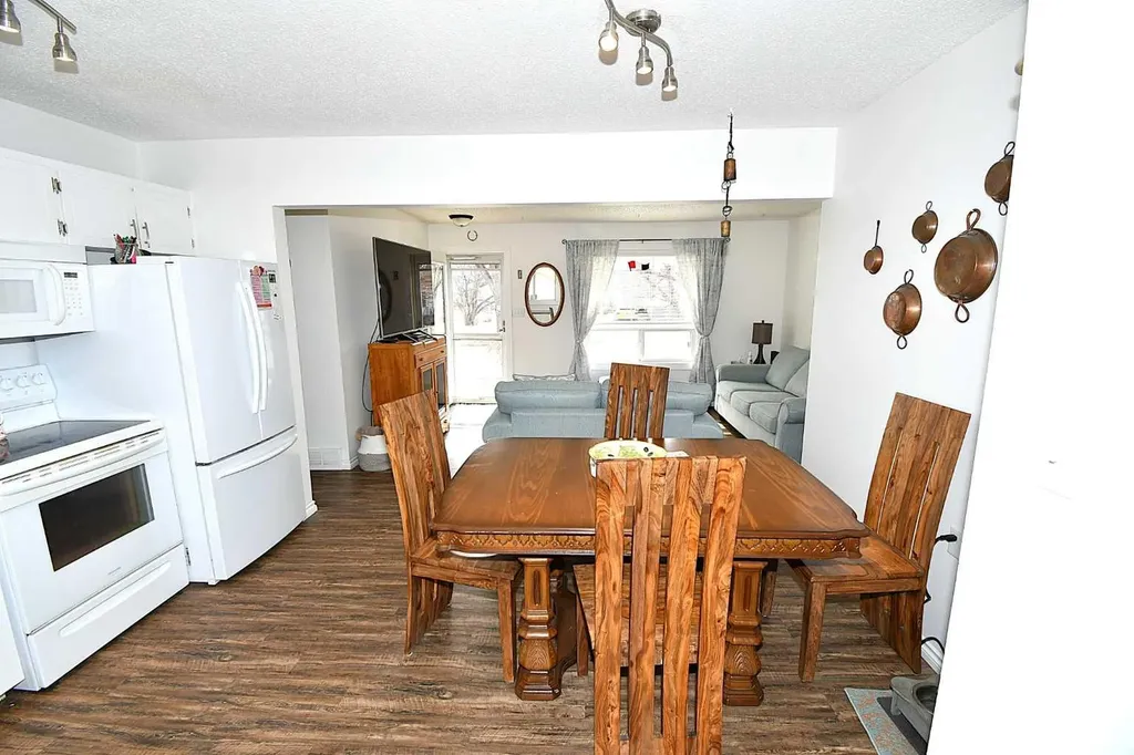 326 3 Avenue Bassano AB T0J 0B0