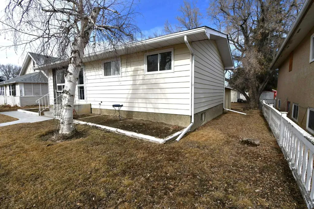 326 3 Avenue Bassano AB T0J 0B0