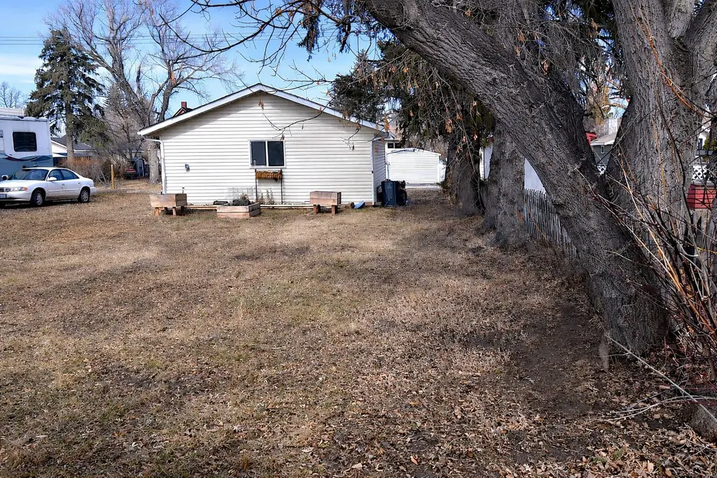 326 3 Avenue Bassano AB T0J 0B0