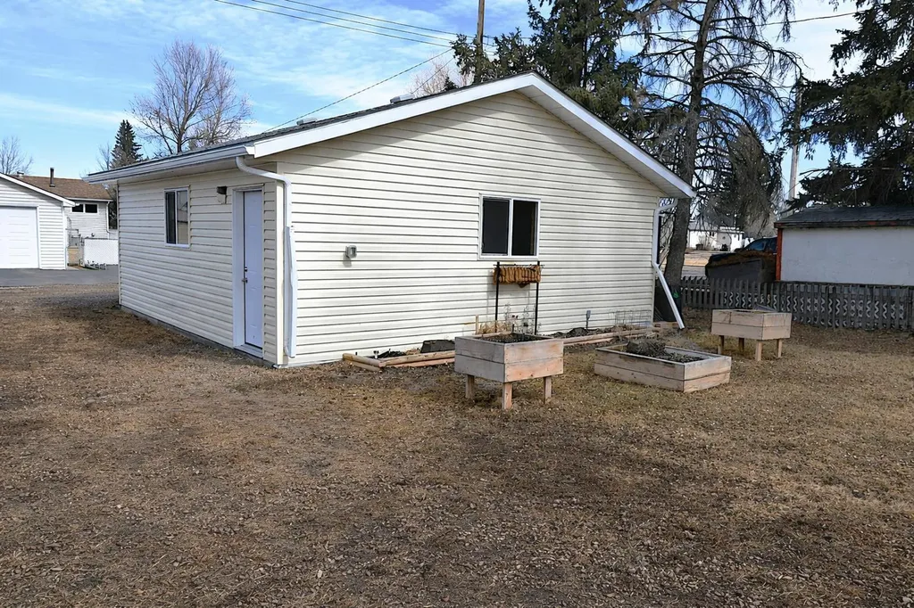 326 3 Avenue Bassano AB T0J 0B0