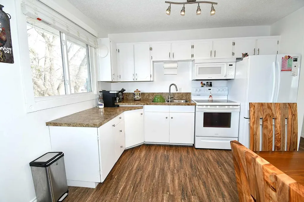 326 3 Avenue Bassano AB T0J 0B0
