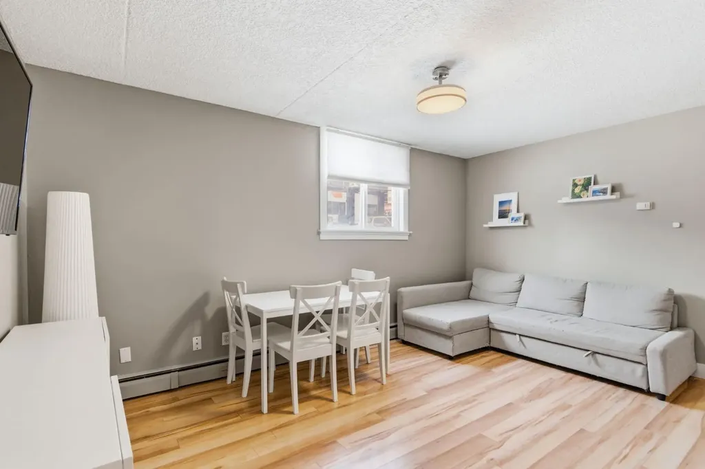 315 9a Street NW Calgary AB T2N1T7