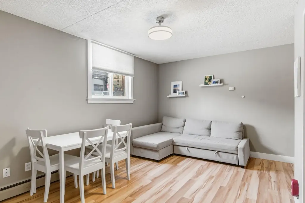 315 9a Street NW Calgary AB T2N1T7