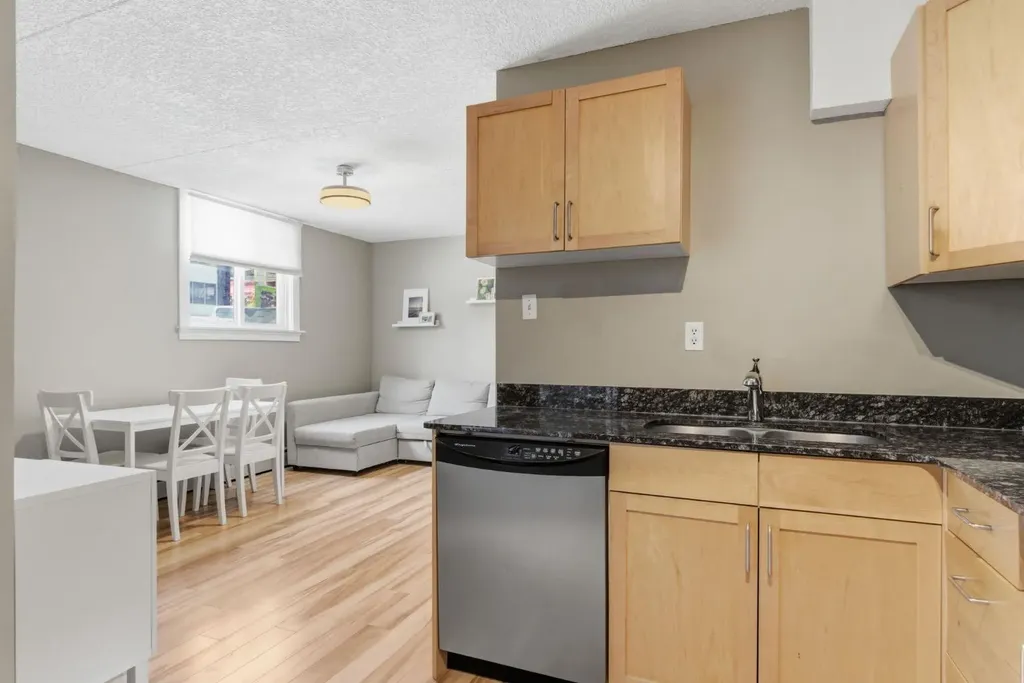315 9a Street NW Calgary AB T2N1T7