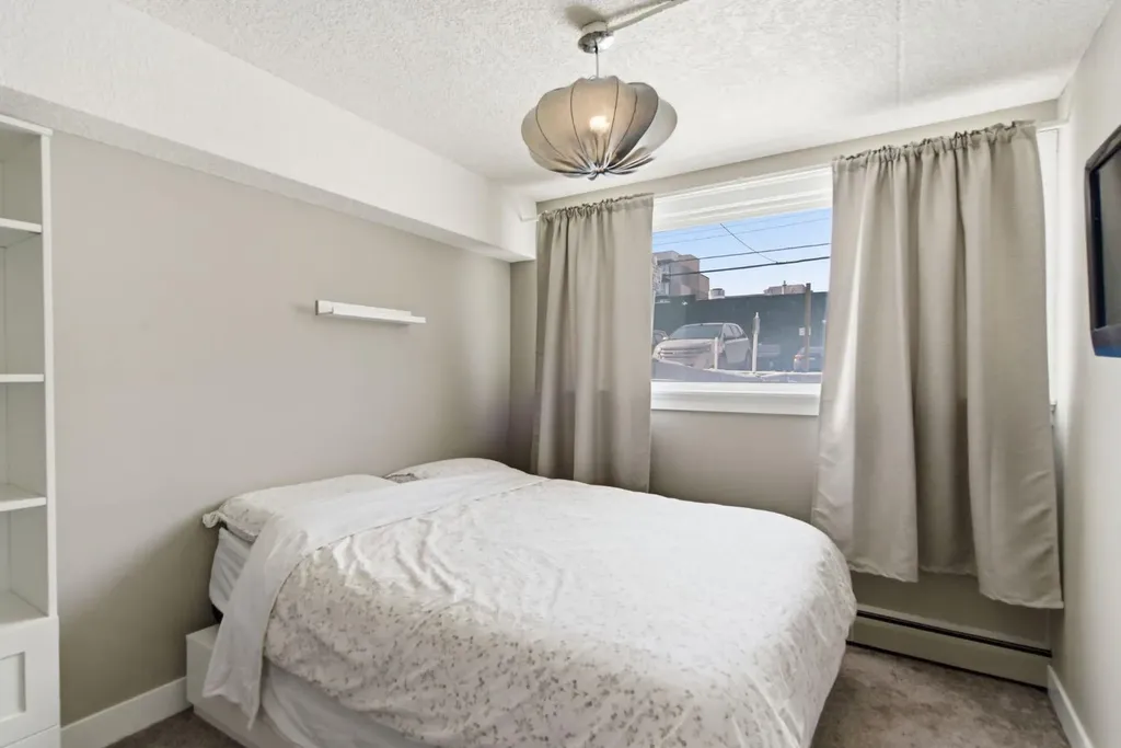 315 9a Street NW Calgary AB T2N1T7