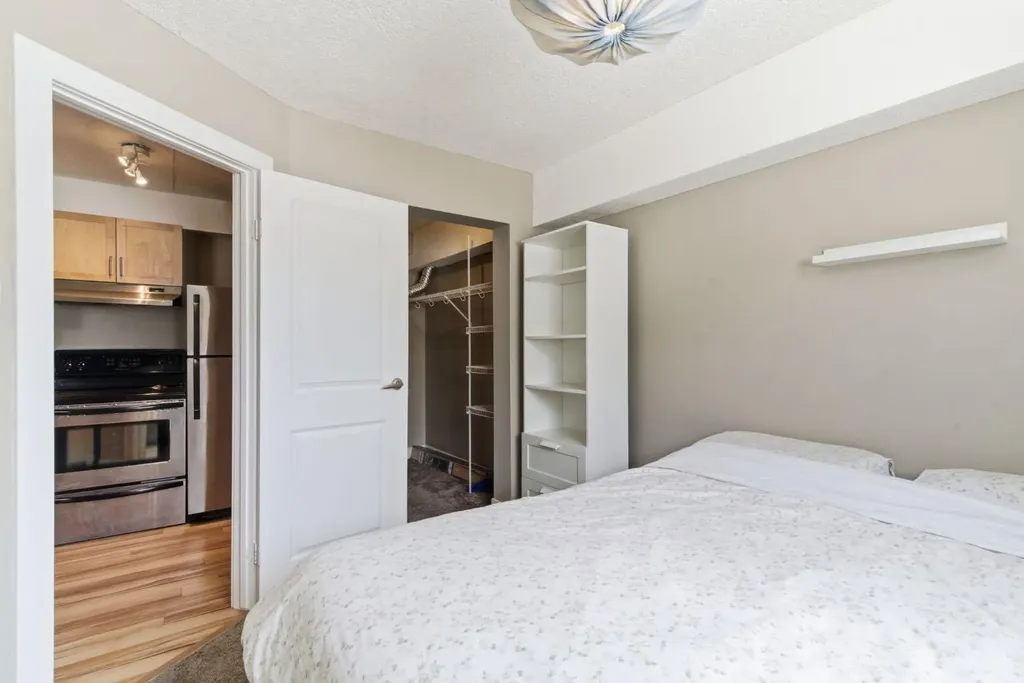 315 9a Street NW Calgary AB T2N1T7