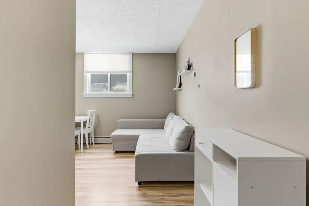 315 9a Street NW Calgary AB T2N1T7