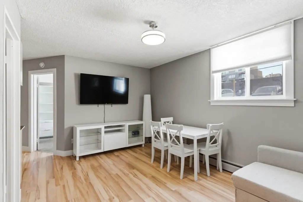 315 9a Street NW Calgary AB T2N1T7