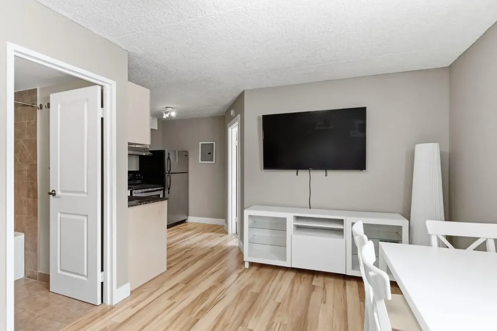 315 9a Street NW Calgary AB T2N1T7