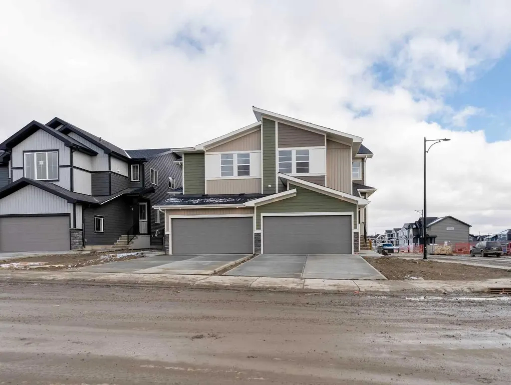 99 Waterford Mews Chestermere AB T1X3B7