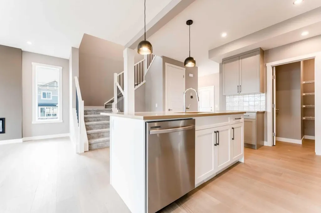 99 Waterford Mews Chestermere AB T1X3B7