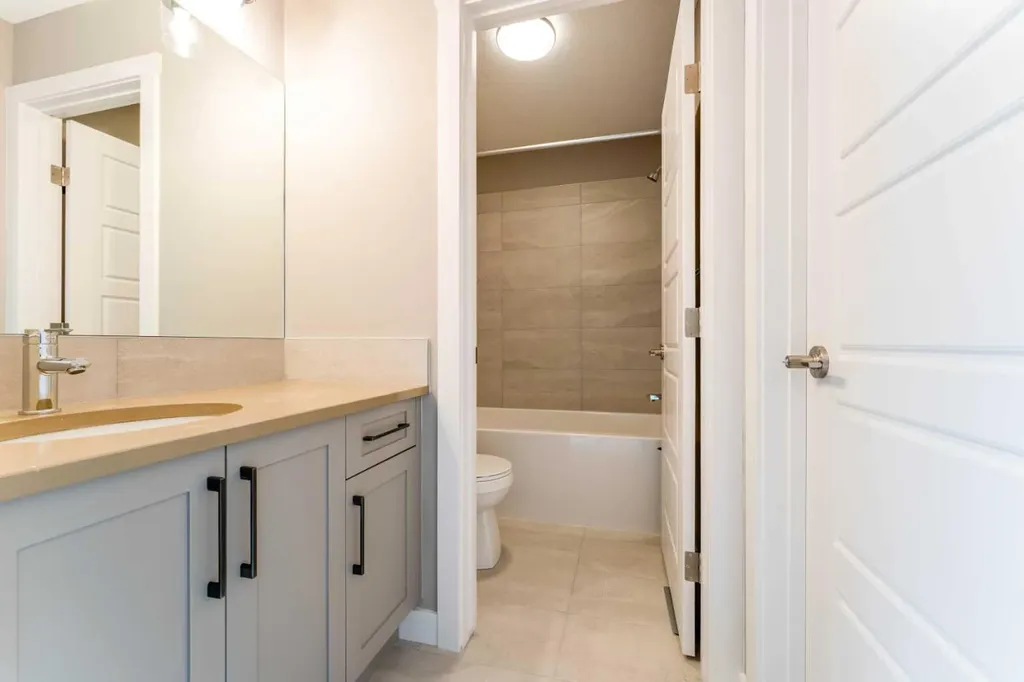 99 Waterford Mews Chestermere AB T1X3B7