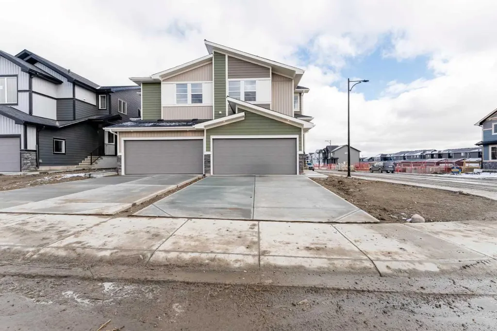 99 Waterford Mews Chestermere AB T1X3B7