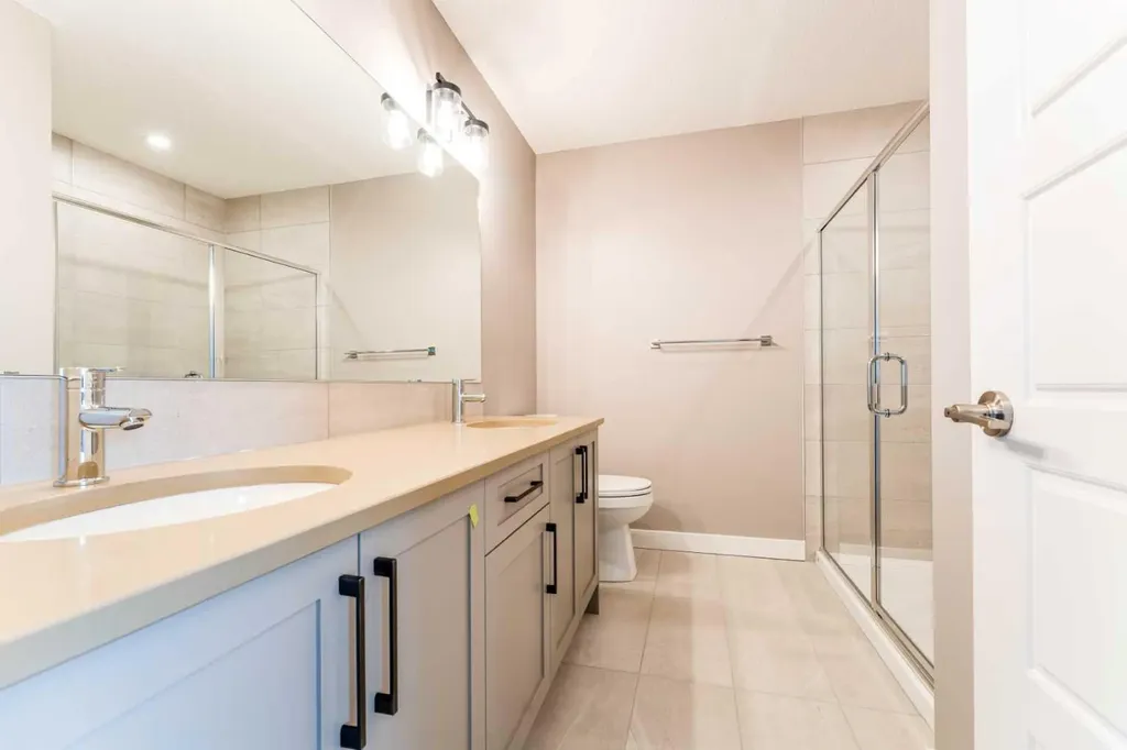 99 Waterford Mews Chestermere AB T1X3B7