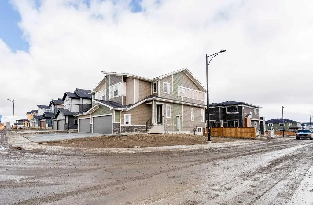 99 Waterford Mews Chestermere AB T1X3B7