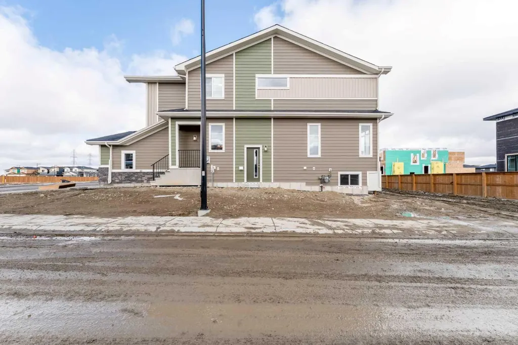 99 Waterford Mews Chestermere AB T1X3B7