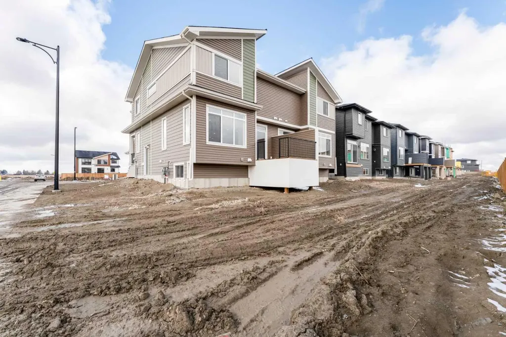 99 Waterford Mews Chestermere AB T1X3B7