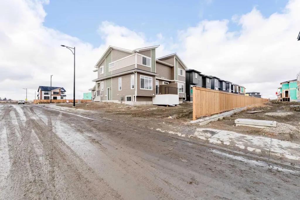 99 Waterford Mews Chestermere AB T1X3B7