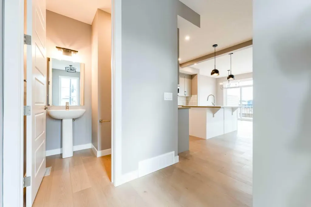 99 Waterford Mews Chestermere AB T1X3B7