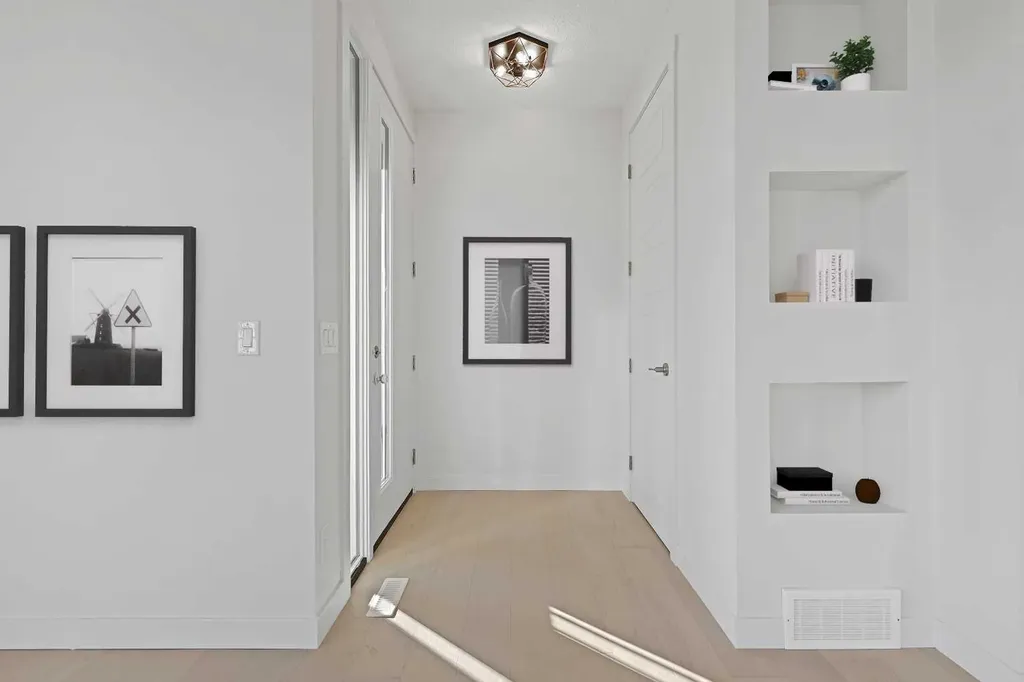 275 Waterford Heights Chestermere AB T1X 3B6