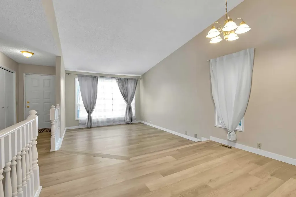 1111 Berkley Drive NW Calgary AB T3K1S6