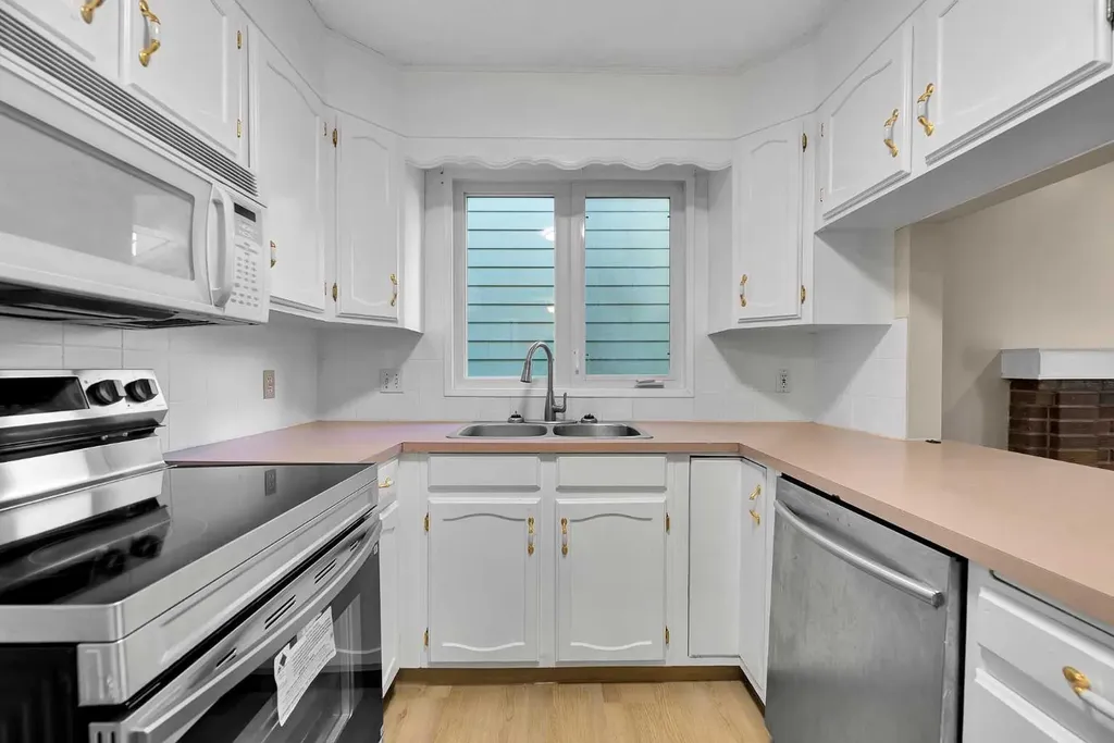 1111 Berkley Drive NW Calgary AB T3K1S6