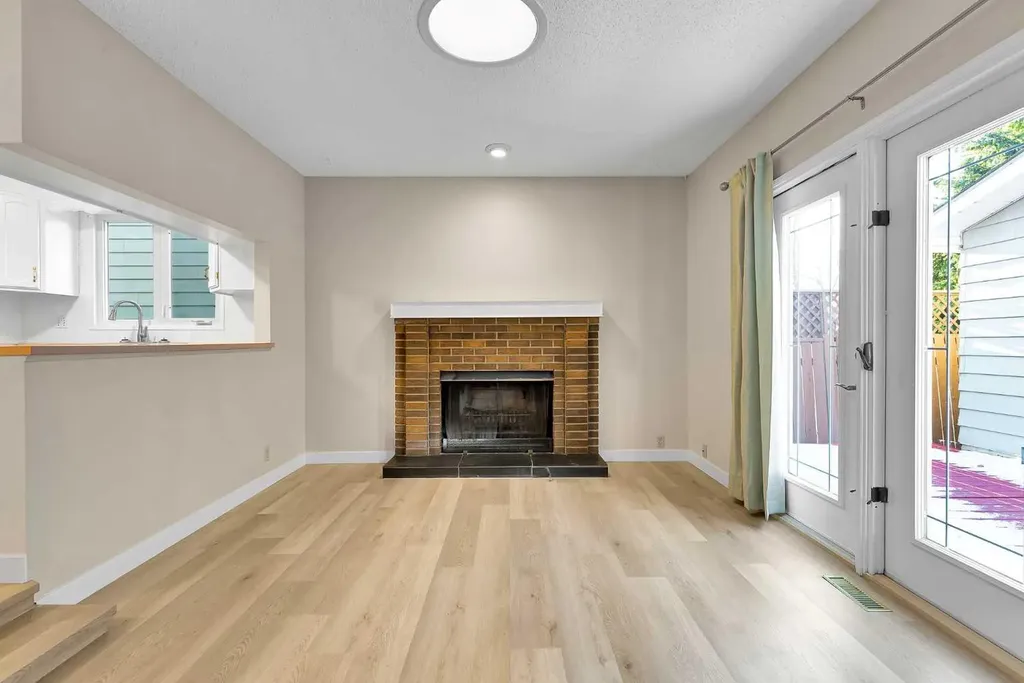 1111 Berkley Drive NW Calgary AB T3K1S6