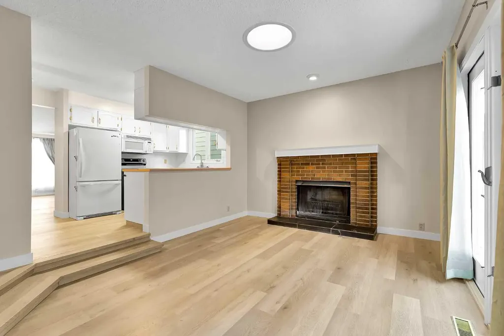 1111 Berkley Drive NW Calgary AB T3K1S6