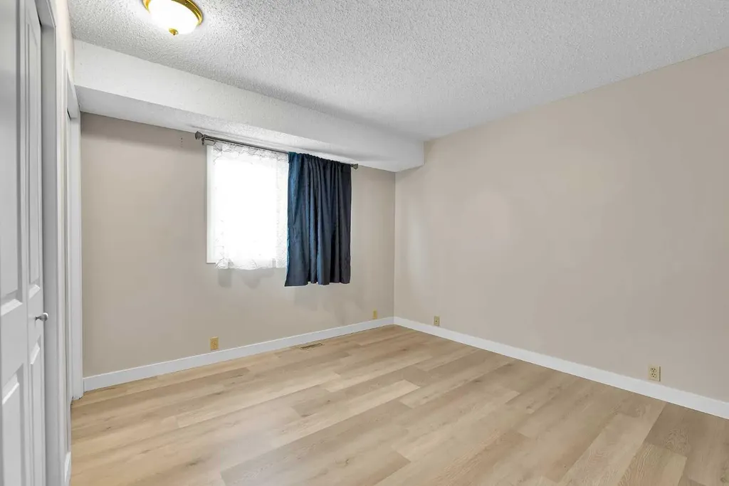 1111 Berkley Drive NW Calgary AB T3K1S6