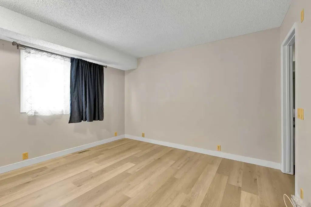 1111 Berkley Drive NW Calgary AB T3K1S6