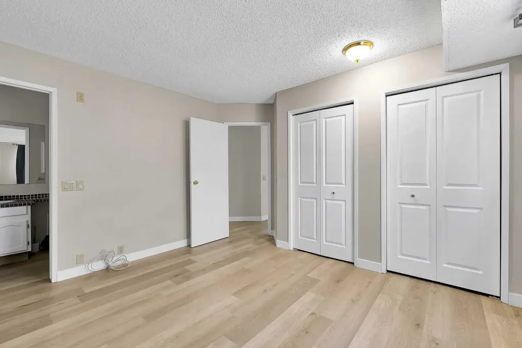 1111 Berkley Drive NW Calgary AB T3K1S6