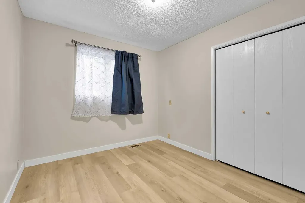 1111 Berkley Drive NW Calgary AB T3K1S6