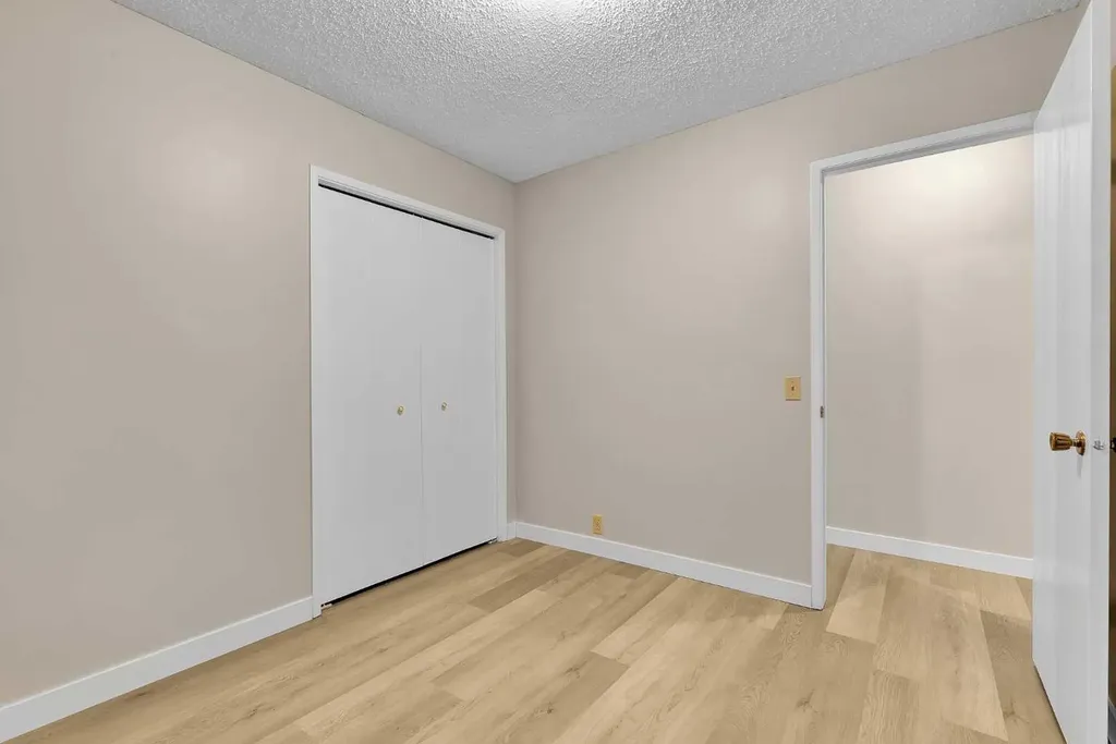 1111 Berkley Drive NW Calgary AB T3K1S6