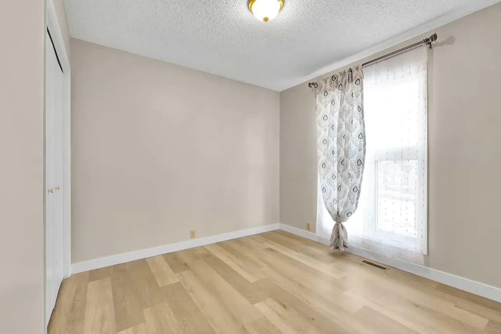 1111 Berkley Drive NW Calgary AB T3K1S6