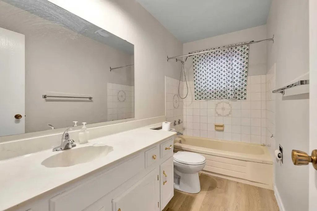 1111 Berkley Drive NW Calgary AB T3K1S6