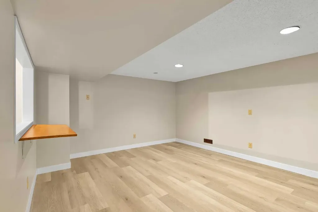 1111 Berkley Drive NW Calgary AB T3K1S6