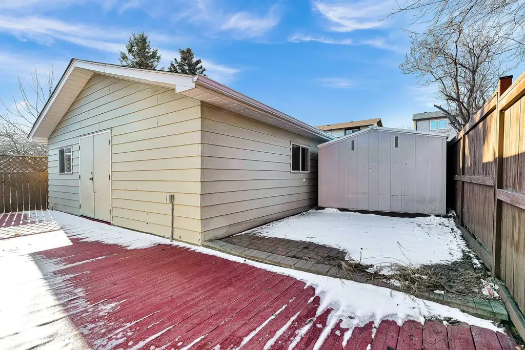 1111 Berkley Drive NW Calgary AB T3K1S6