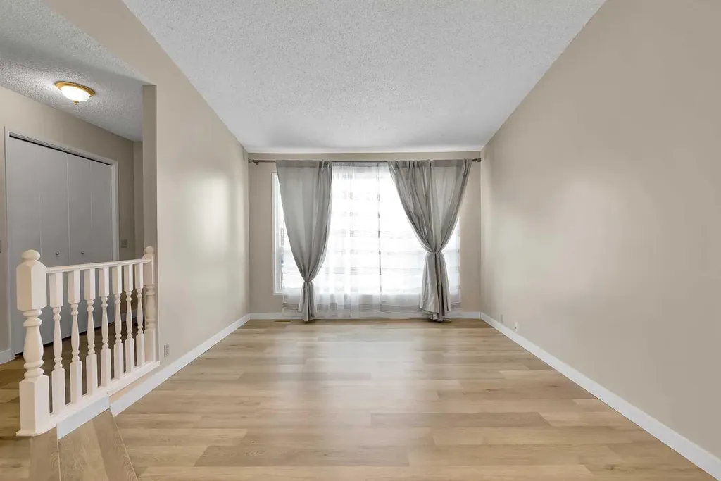 1111 Berkley Drive NW Calgary AB T3K1S6