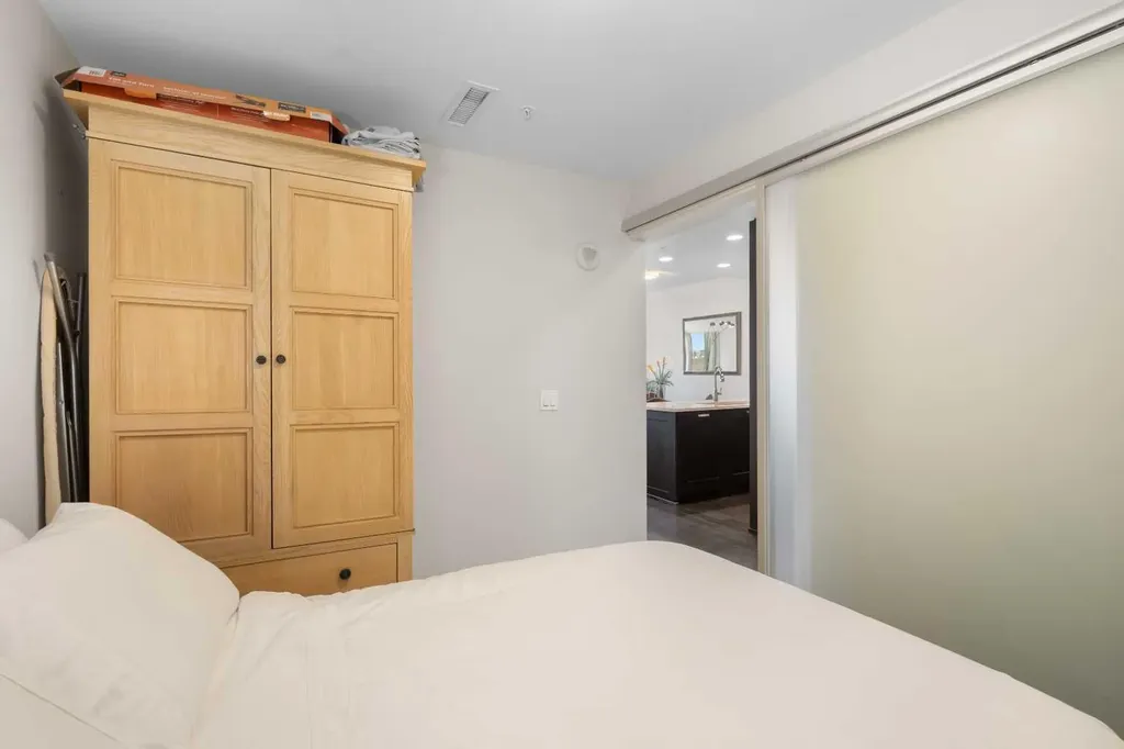 222 Riverfront Avenue SW Calgary AB T2P0X2